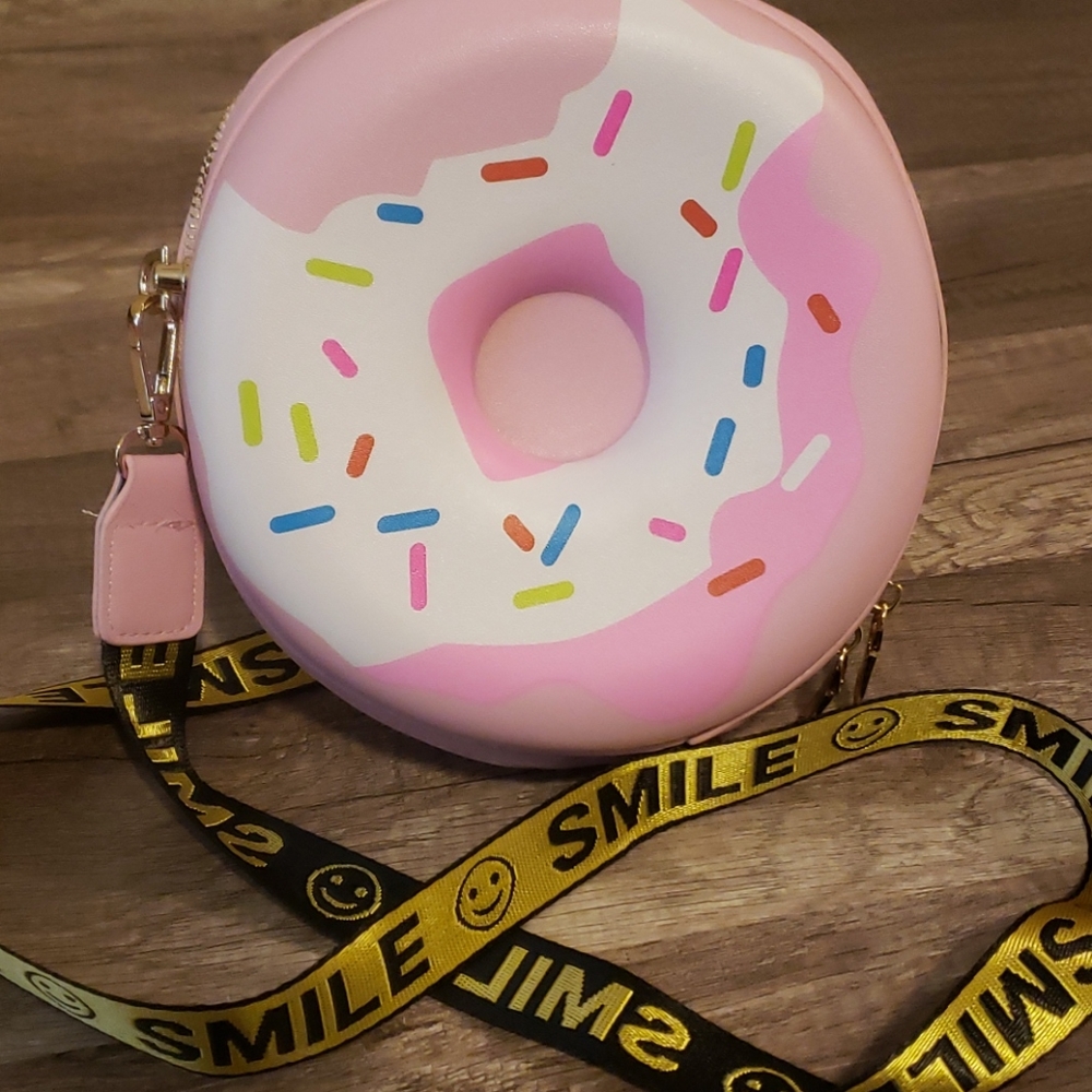 🍩  cross-body bags in stock! - Picture 2 of 8